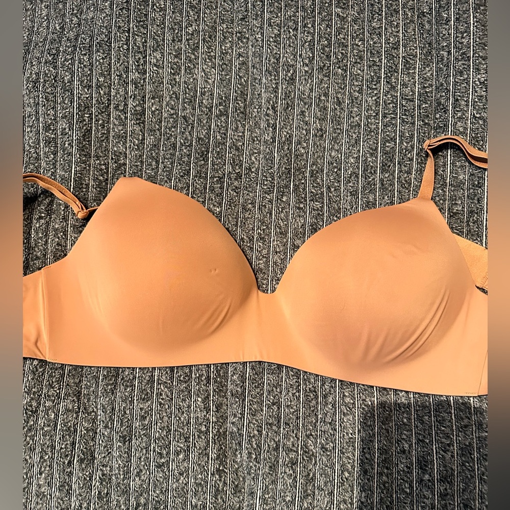 Victoria’s Secret lighting lines bra